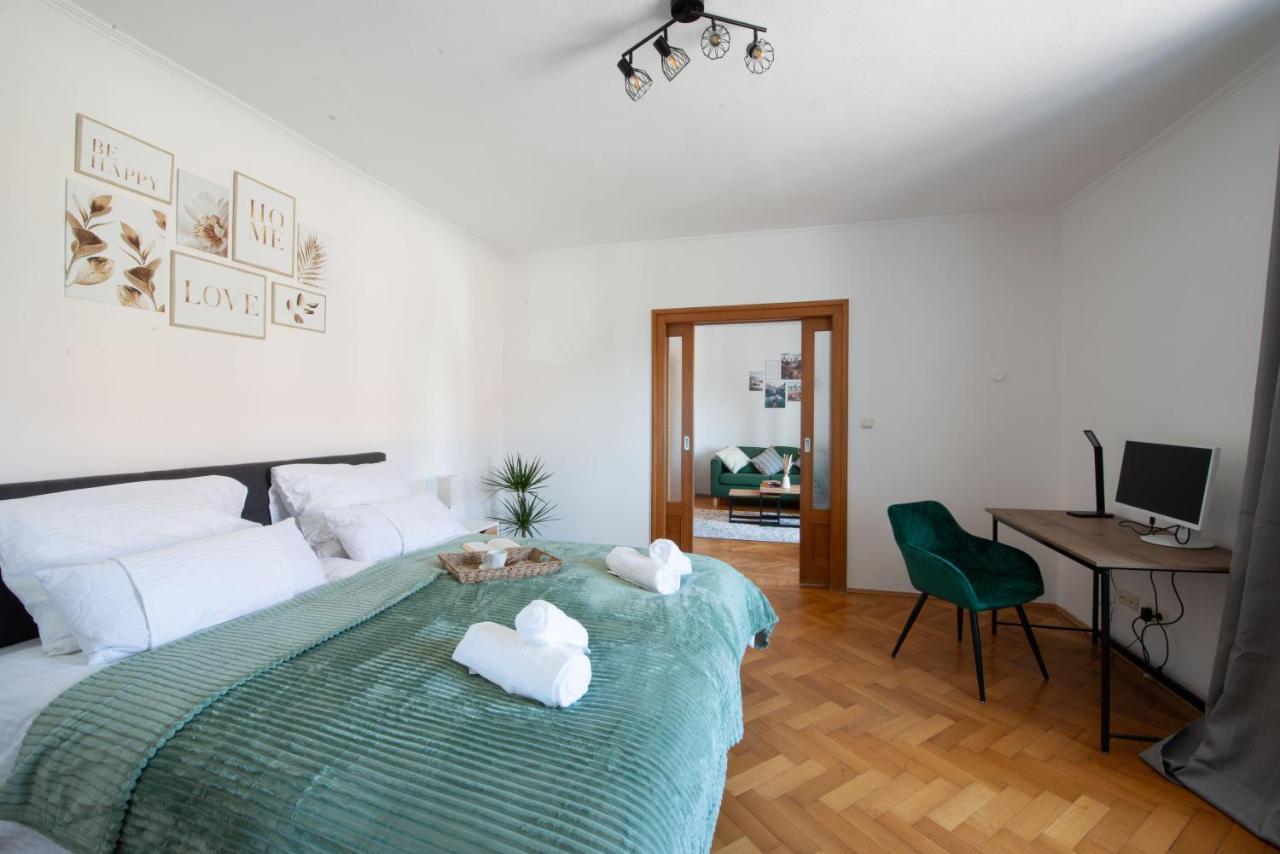 Bessa Homes 6 Personen 2 Schlafzimmer, 3 King Size, Betten, Balkon, Kueche Haag in Oberbayern Экстерьер фото